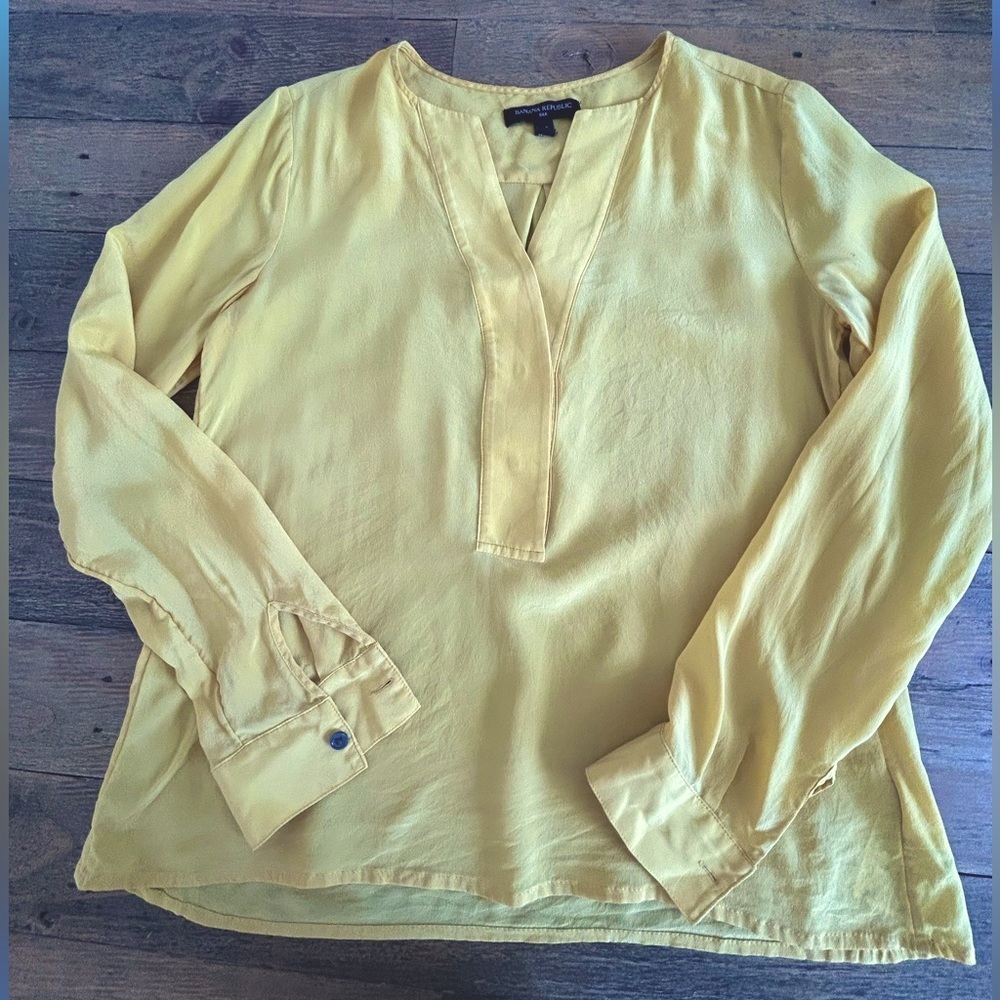 💖5 for $50💖BANANA REPUBLIC 100% silk pintuck yellow tunic top Business Casual - Picture 6 of 9